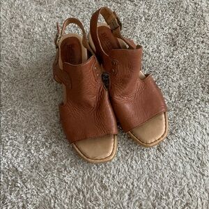 Born Tan Leather Heels with Chunky Block Heel